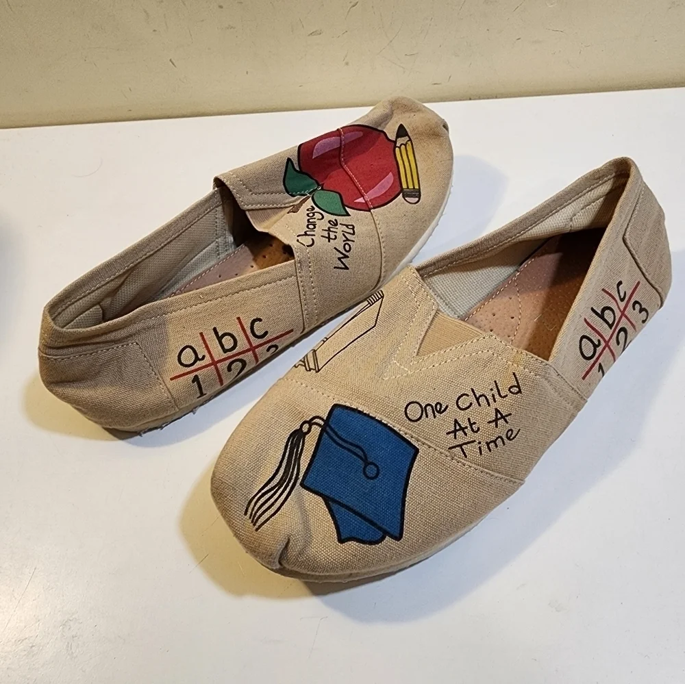 CHKKZ Flat Espadrilles School Teacher Apple loafers size 10